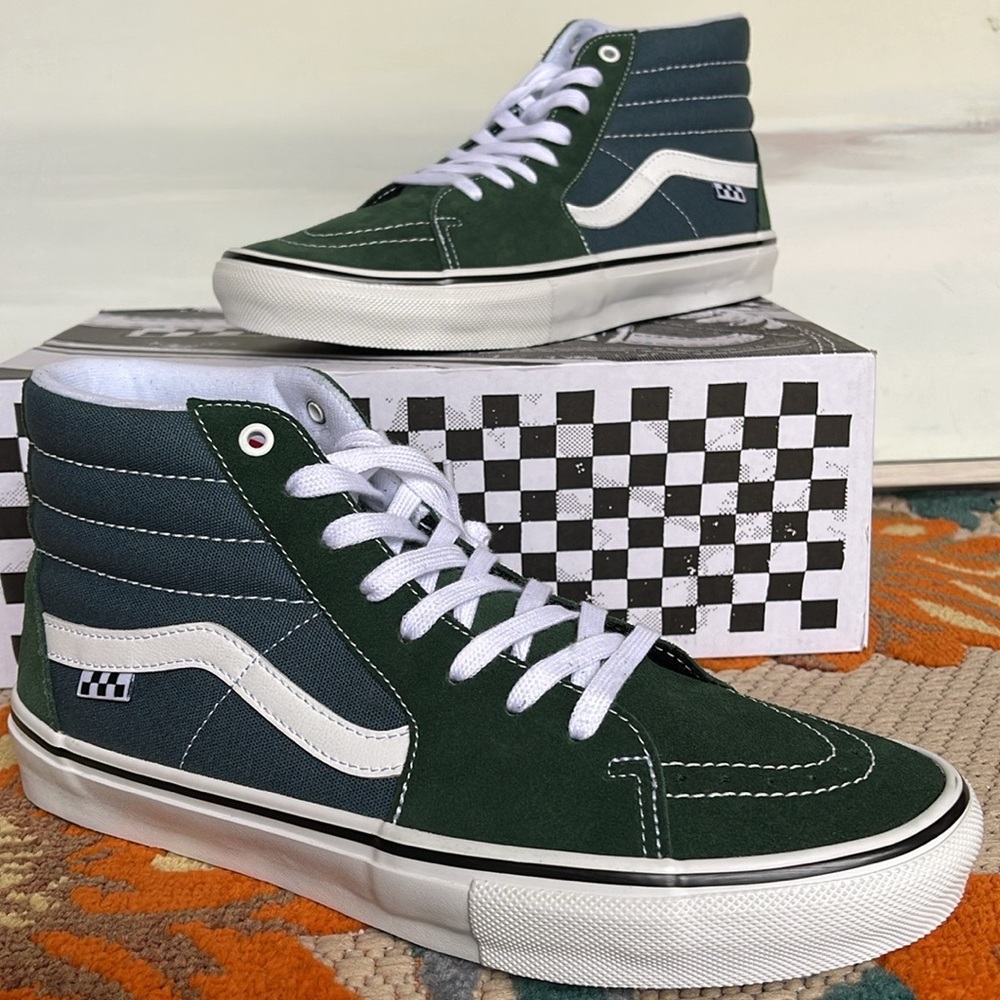 Vans Men’s Skate Sk8-Hi Mountain View
VN0A5FCCBD6
Sneakers